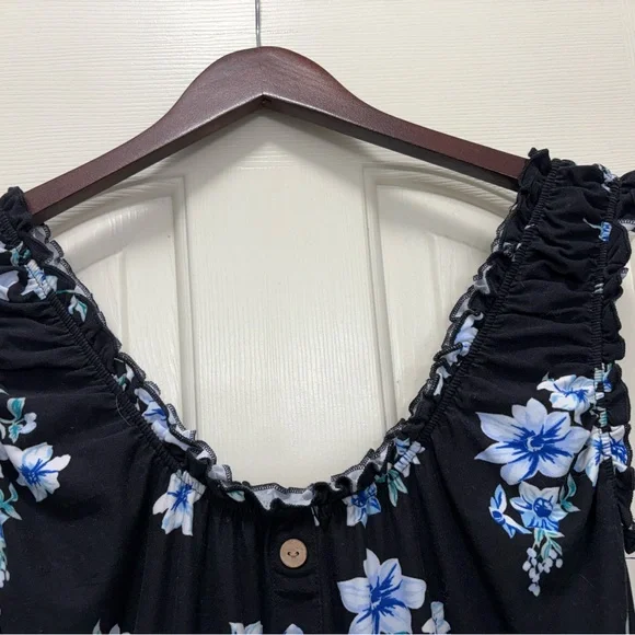 SOLD
NoBo ruffle strap sleeveless mini
Floral Dress XL 15-17 - Picture 5 of 10